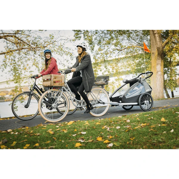 CROOZER Kid Vaaya 2 Blossom Red Kinderfietskar Inclusief Beschermbak Voor De Voetenruimte 4 CROOZER Kid Vaaya 2 Blossom Red Kinderfietskar Inclusief Beschermbak Voor De Voetenruimte - Afbeelding 2